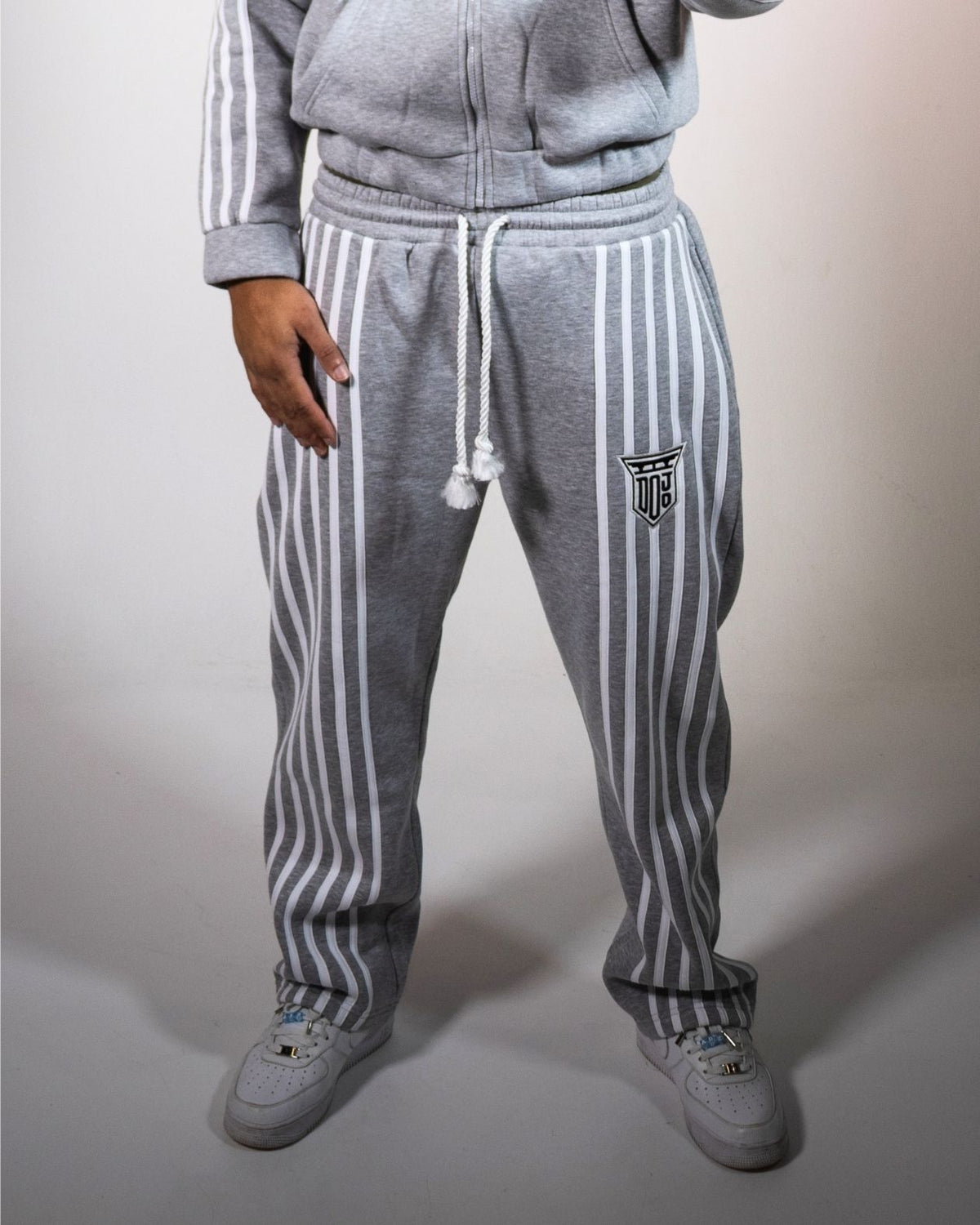 STRIPED JOGGER GREY