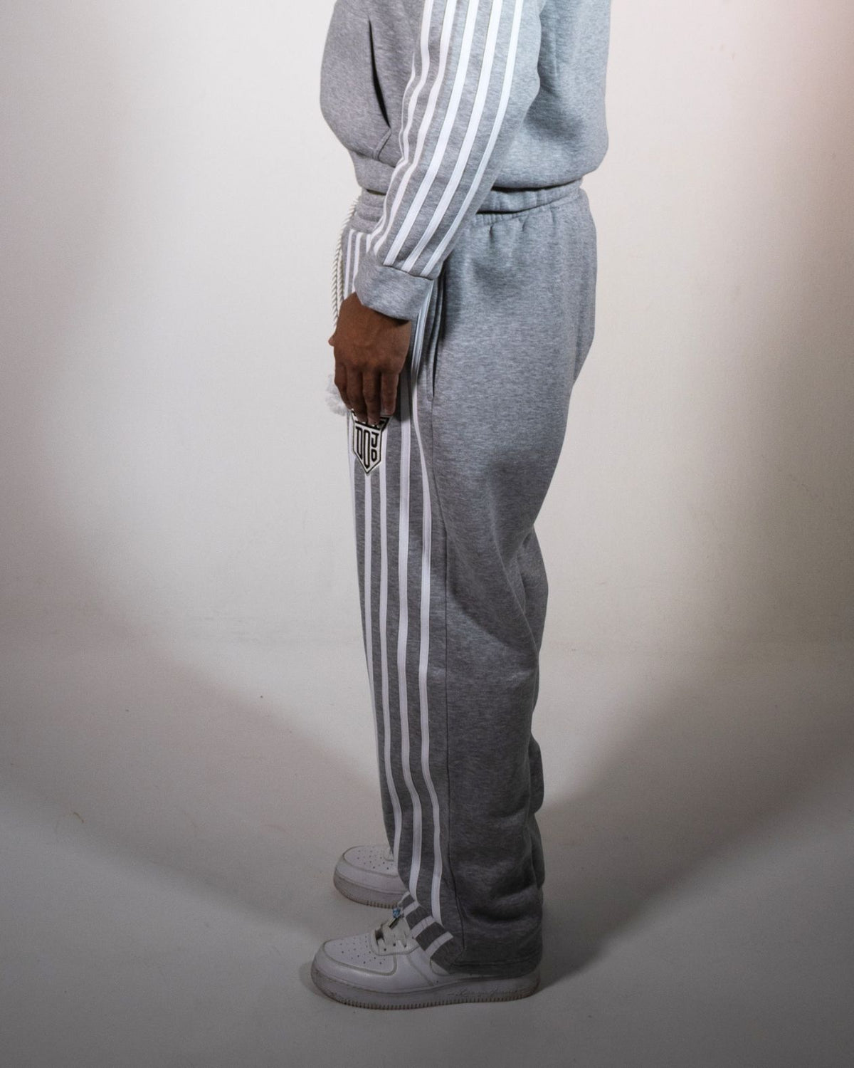 STRIPED JOGGER GREY