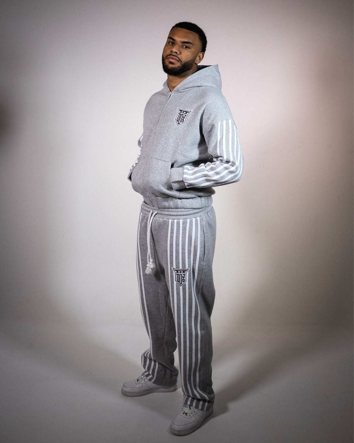 STRIPED JOGGER GREY